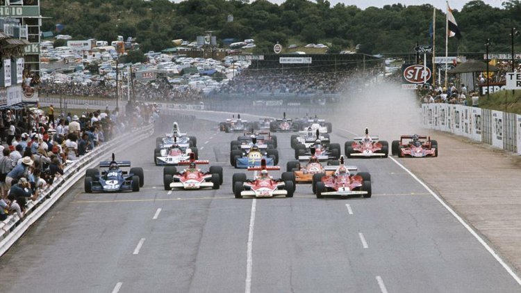 76kyalami_start.jpg