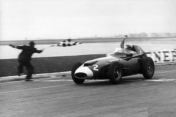 moss_vanwall_porto58.jpg