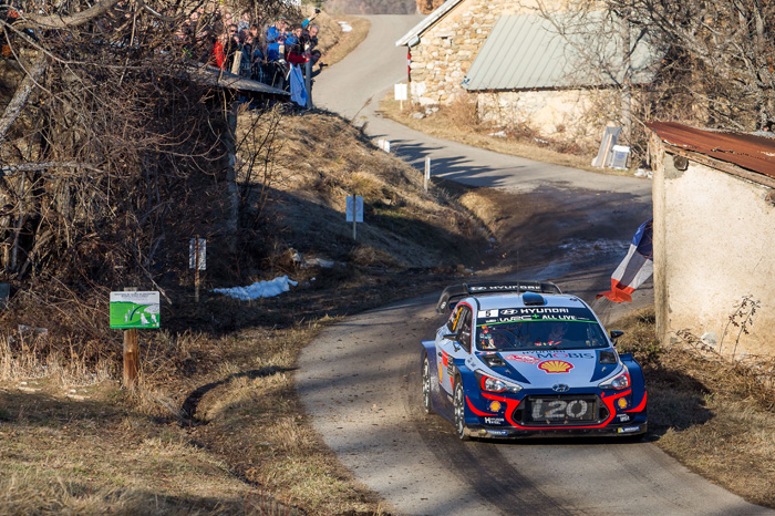 neuville_i20coupewrc_mon18.jpg