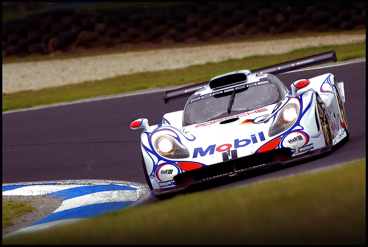 porsche_911gt198.jpg