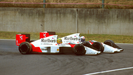 senna_prost_crash_suzuka89.jpg