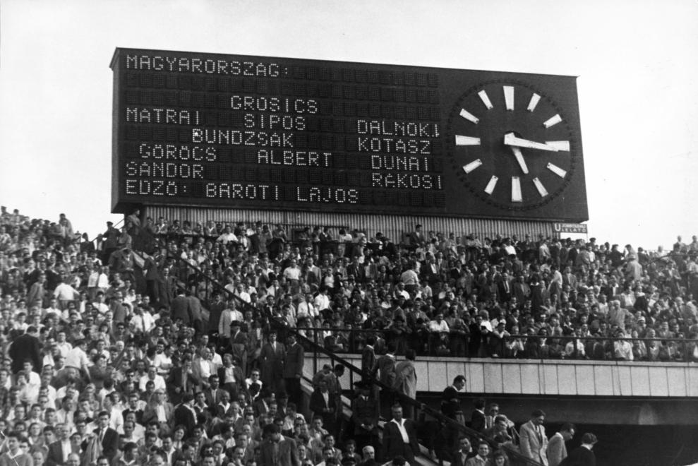 nepstadion-19600522-magyarangolbaratsagosmerkozes-fortepan_hu-101242.jpg