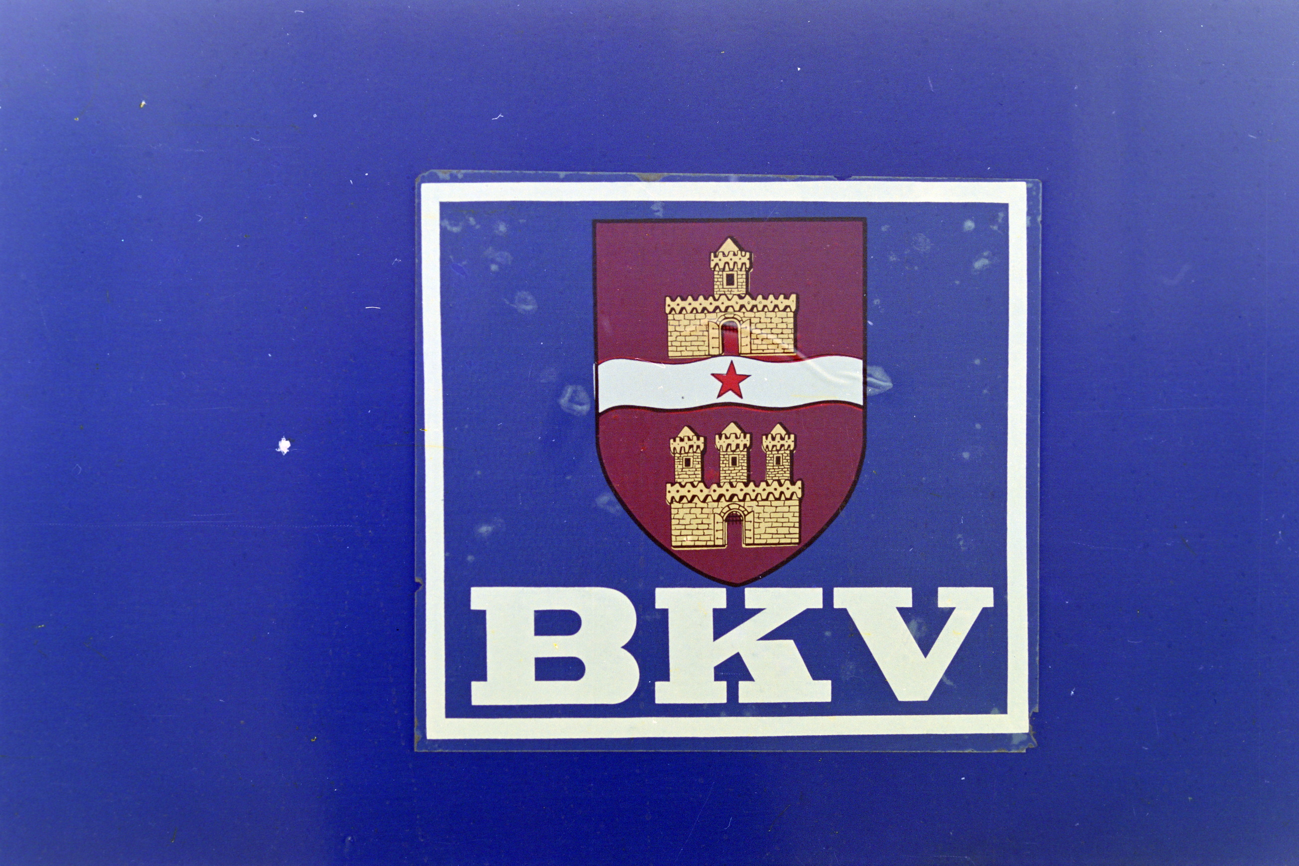 bkv-logo-1982korul-fortepan_hu-269118-kanyobela.jpg