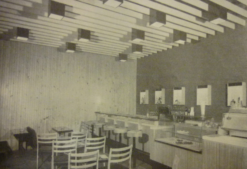 fovarosi.blog.hu: ParisiUdvar-PikkoloDrinkbar-MagyEpMuv-1966-01