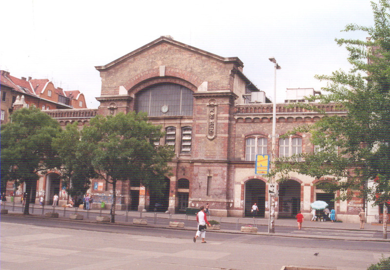 fovarosi.blog.hu: BatthyanyTeriVasarcsarnok-200209-1A