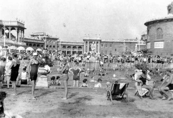 fovarosi.blog.hu: SzechenyiFurdo-1929Korul-Fortepan.hu