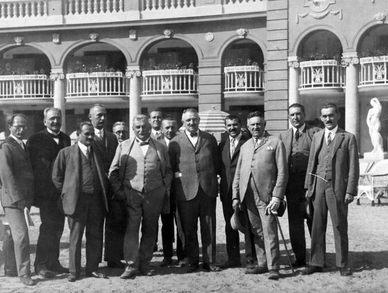 fovarosi.blog.hu: SzechenyiFurdo-1920asEvek-KibovitesAtadasa-Fortepan.hu-14947