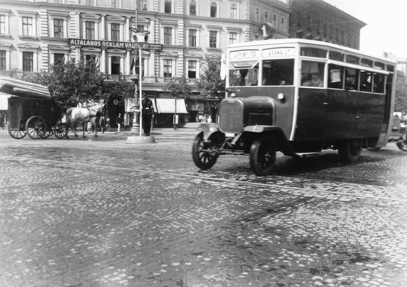 fovarosi.blog.hu: Autobusz-1920asEvek-Fortepan.hu-24112