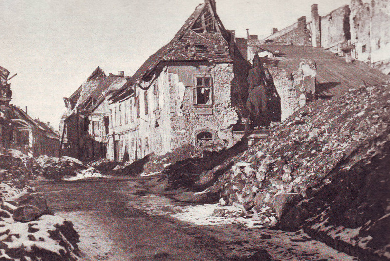 fovarosi.blog.hu: FeherGalambHaz-1945-BudapestUjsag1975