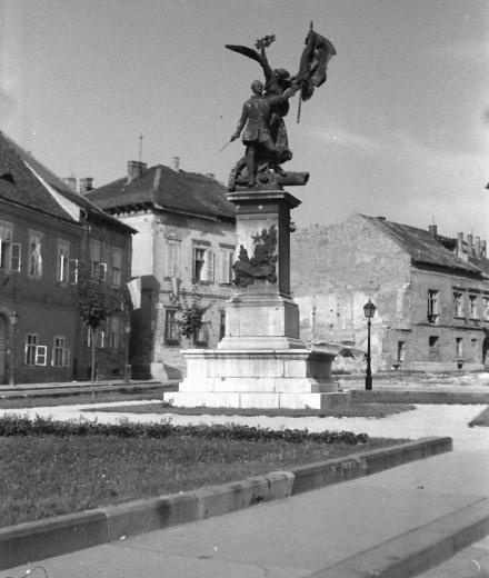 fovarosi.blog.hu: DiszTer-1950esEvek-Fortepan.hu-23729