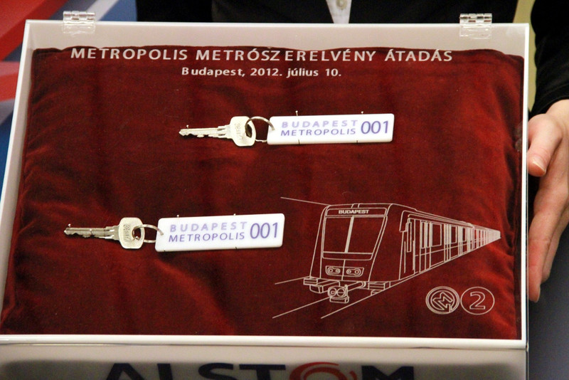 fovarosi.blog.hu: AlstomMetropolis-20120710-KulcsokAtadasa-bkk.hu