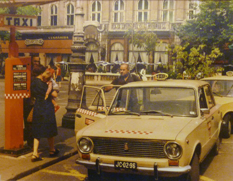 fovarosi.blog.hu: Fotaxi-1970esEvek-VorosmartyTer