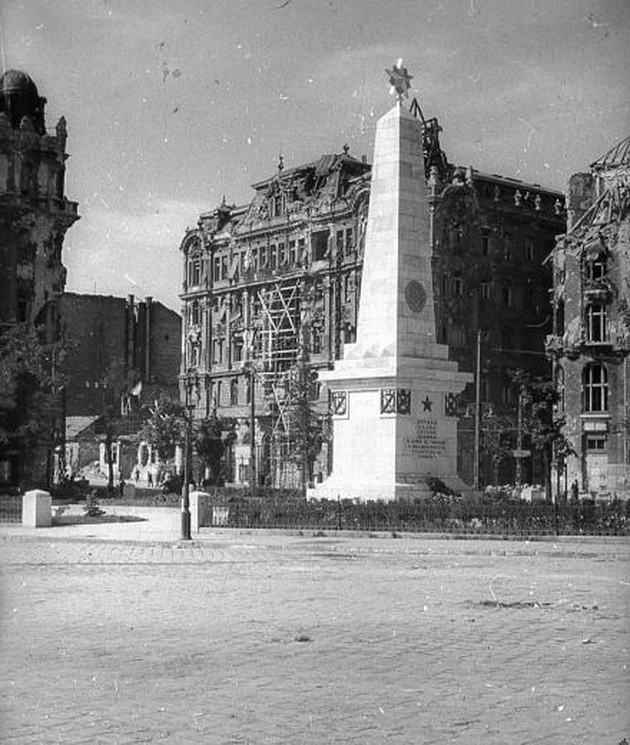 fovarosi.blog.hu: GellertTer-1945-fortepan.hu-45572 - indafoto.hu