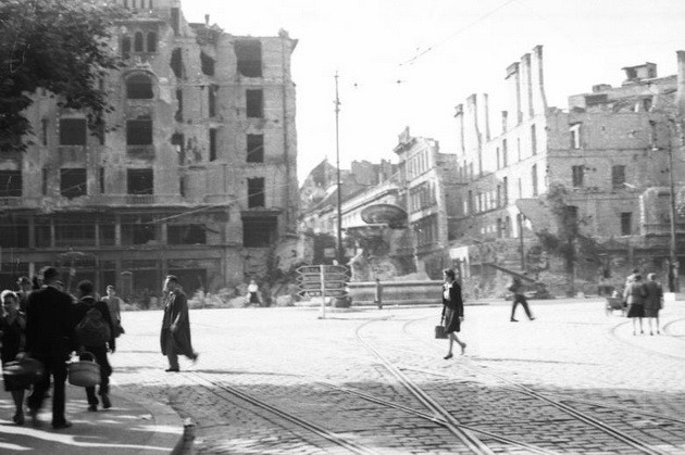 fovarosi.blog.hu: KalvinTer-1945-DanubiusKut-fortepan.hu-45557 - indafoto.hu
