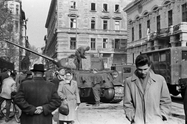 fovarosi.blog.hu: MagyarRadio-1956-fortepan.hu-44887 - indafoto.hu