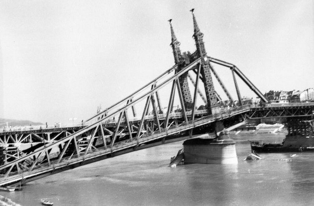 fovarosi.blog.hu: SzabadsagHid-1945-fortepan.hu-45570 - indafoto.hu