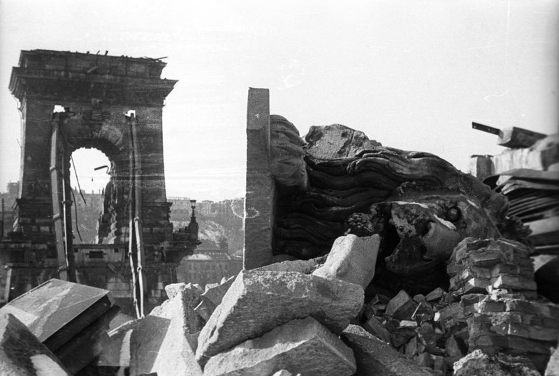 fovarosi.blog.hu: Lanchid-1946-fortepan.hu-78924 - indafoto.hu