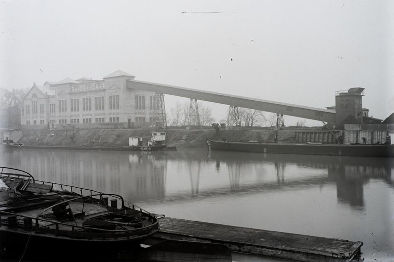 fovarosi.blog.hu: ObudaiHajogyar-1933Korul-SzendaruEsRaktarhaz-fortepan.hu-122219 - indafoto.hu