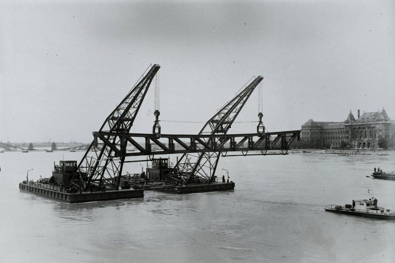 fovarosi.blog.hu: SzabadsagHid-1946-JozsefAttilaEsAdyUszodaruk-fortepan.hu-122966 - indafoto.hu