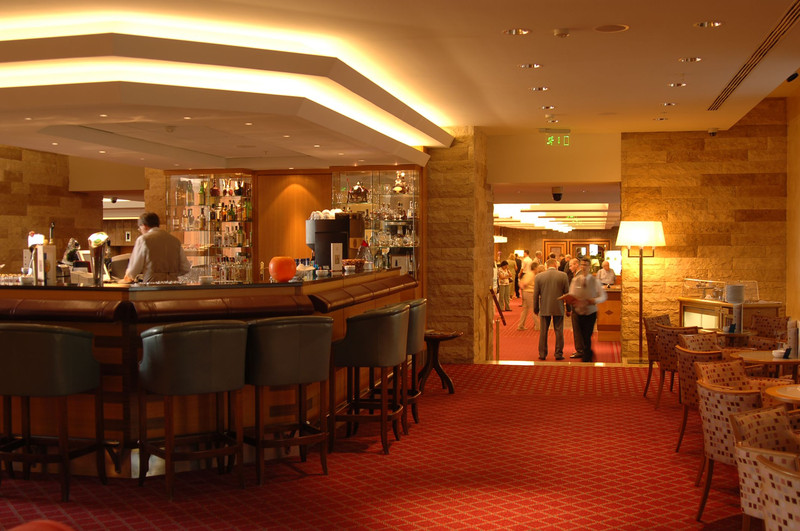 Hilton-BudaiVar-2017-LobbyBar-Regi