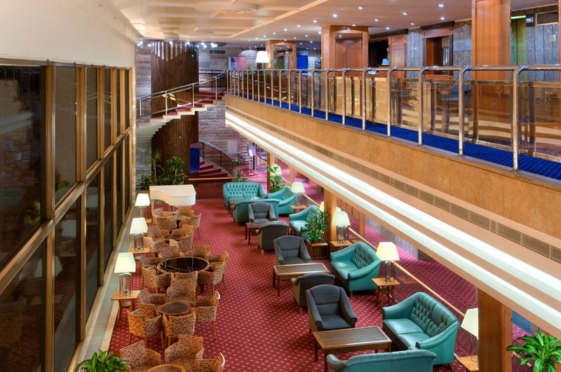 Hilton-BudaiVar-2017-LobbyLounge-Regi