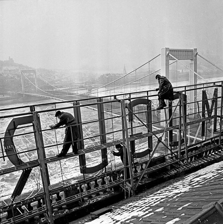 fovarosi.blog.hu: MOGURT-BelgradRakpart-1969-NeonreklamTelepitese - indafoto.hu
