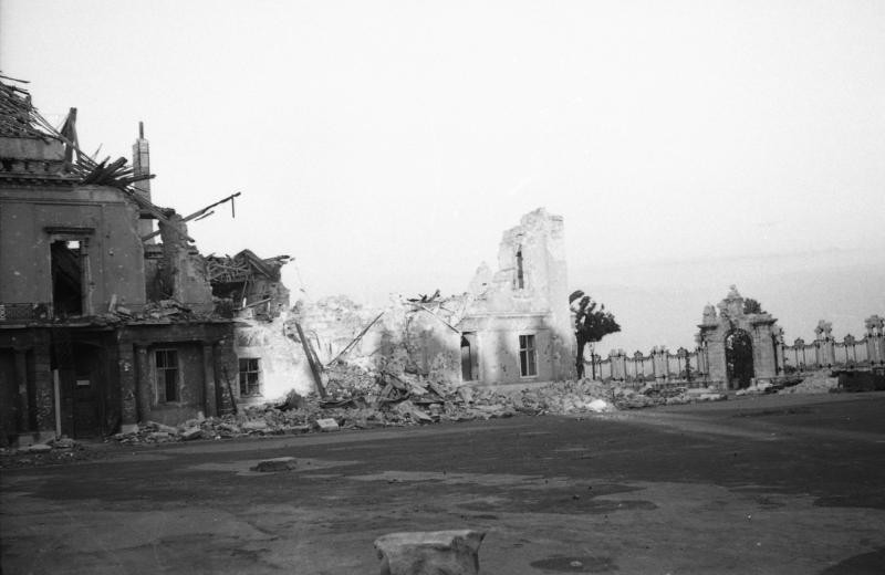 fovarosi.blog.hu: SandorPalota-1945-fortepan.hu-45563 - indafoto.hu