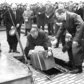 fovarosi.blog.hu: UjpalotaiLtp-1969-Alapkoletetel-SarlosIstvan - indafoto.hu