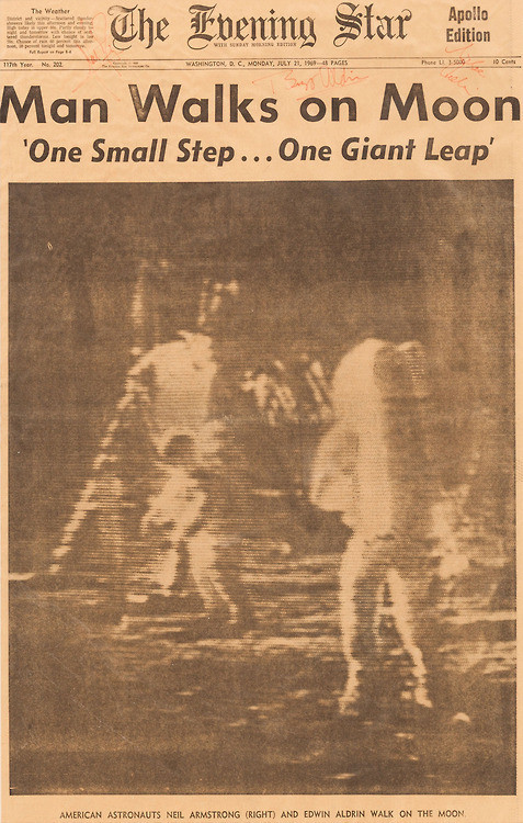 fovarosi.blog.hu: 19690721-Holdraszallas-UrhajosokAlairasaval - indafoto.hu