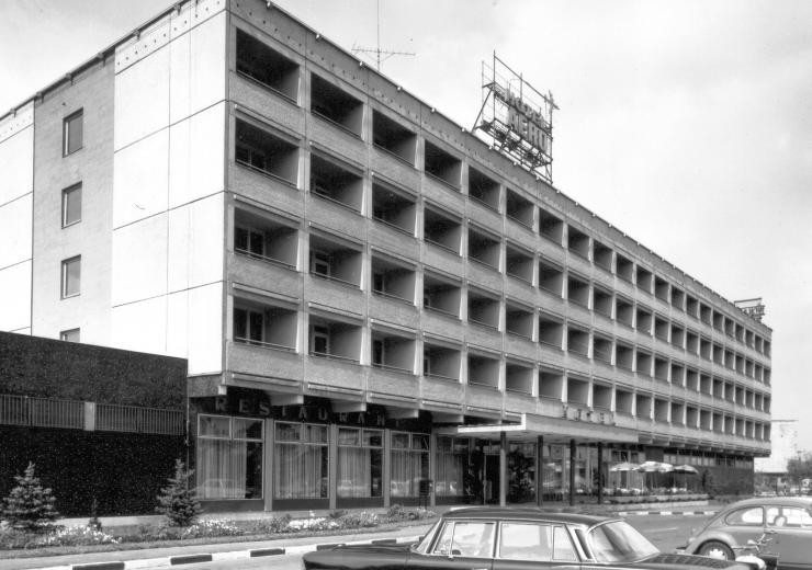 fovarosi.blog.hu: AeroHotel-1980asEvek-fortepan.hu-25736 - indafoto.hu