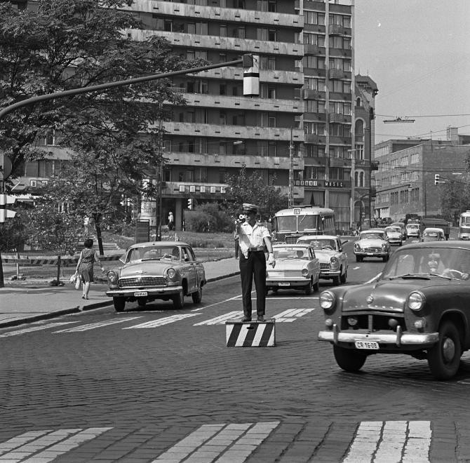 fovarosi.blog.hu: KrisztinaTer-1968-fortepan.hu-65701 - indafoto.hu