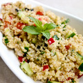 Mentás-chilis quinoa saláta