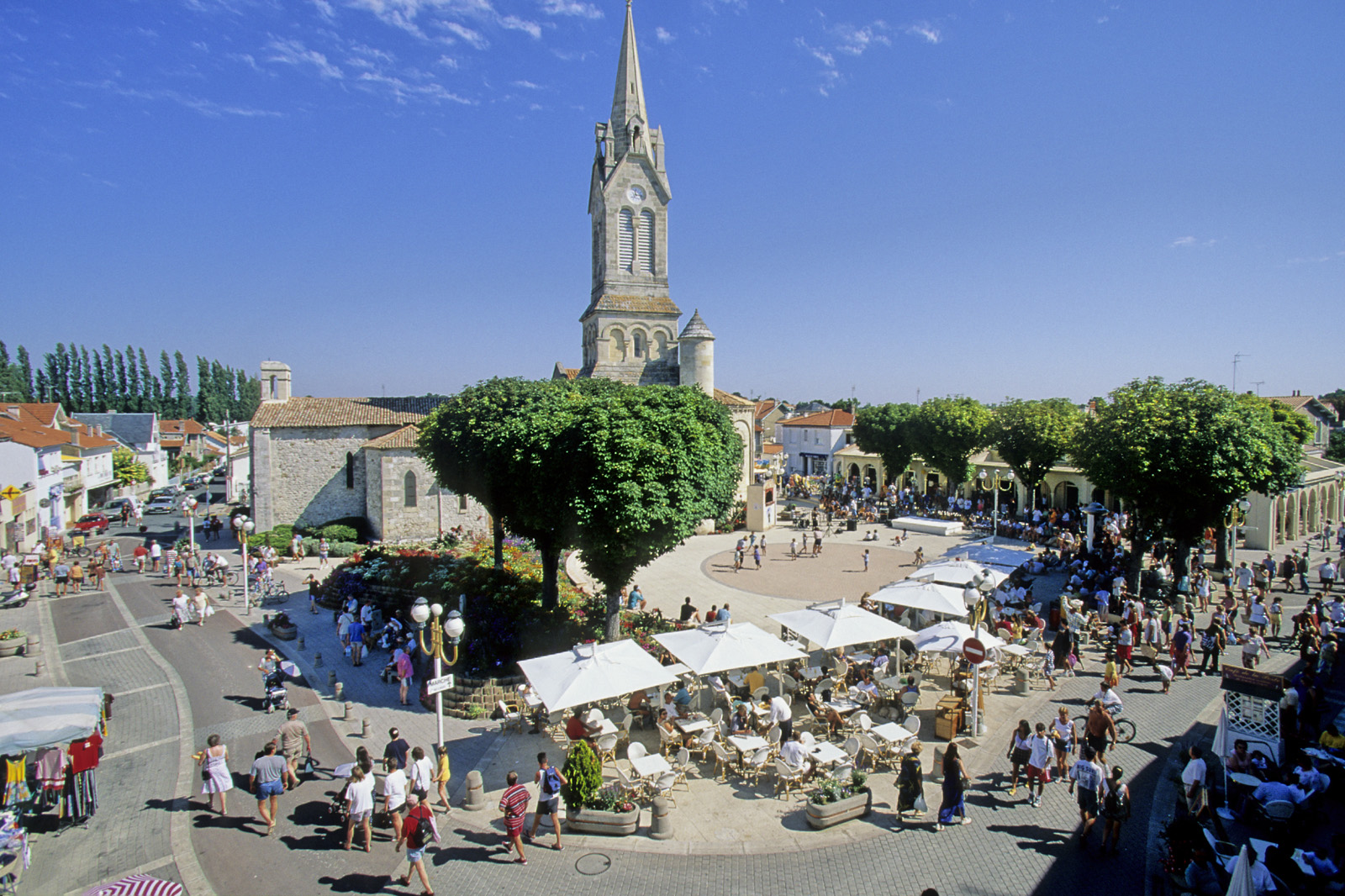 saint-georges-de-didonne_place-village.jpg