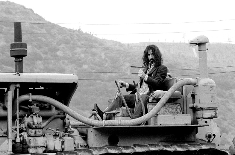 Zappa bulldoser 01.jpg