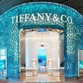 Nyomtatott homlokzat a Tiffany szingapúri reptéri shopjában