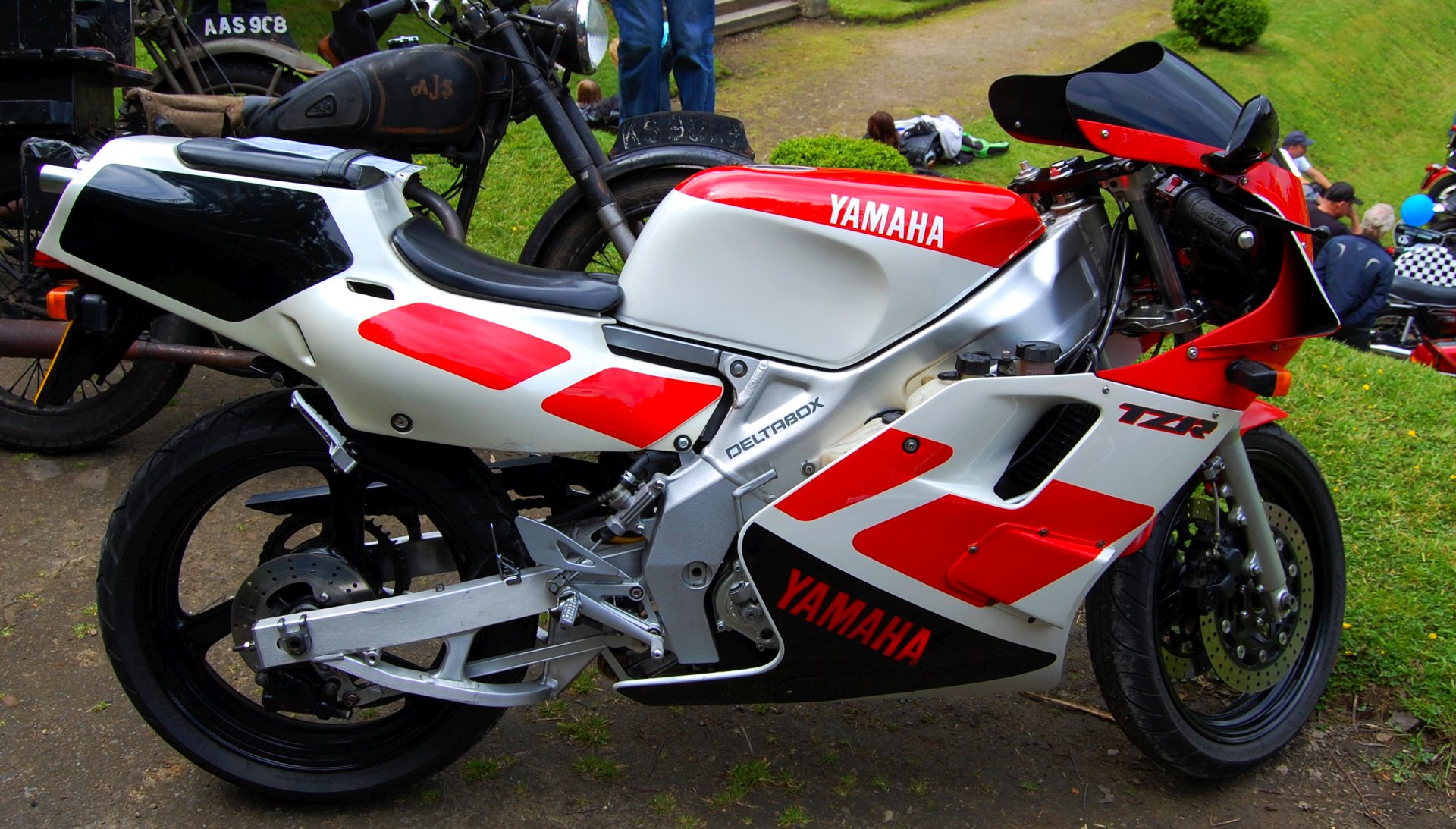 YAMAHA TZR 250. 1986-96 (3MA blokkos, az utolsó évjáratokból) by Ronald Saunders