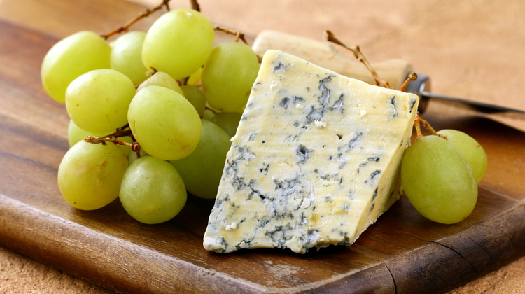 Őszi ízek: szőlős sajtsaláta