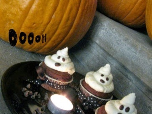 Halloween-i cupcake szellemek