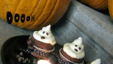 Halloween-i cupcake szellemek