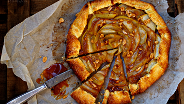 Gyömbéres, körtés, sós karamellás galette