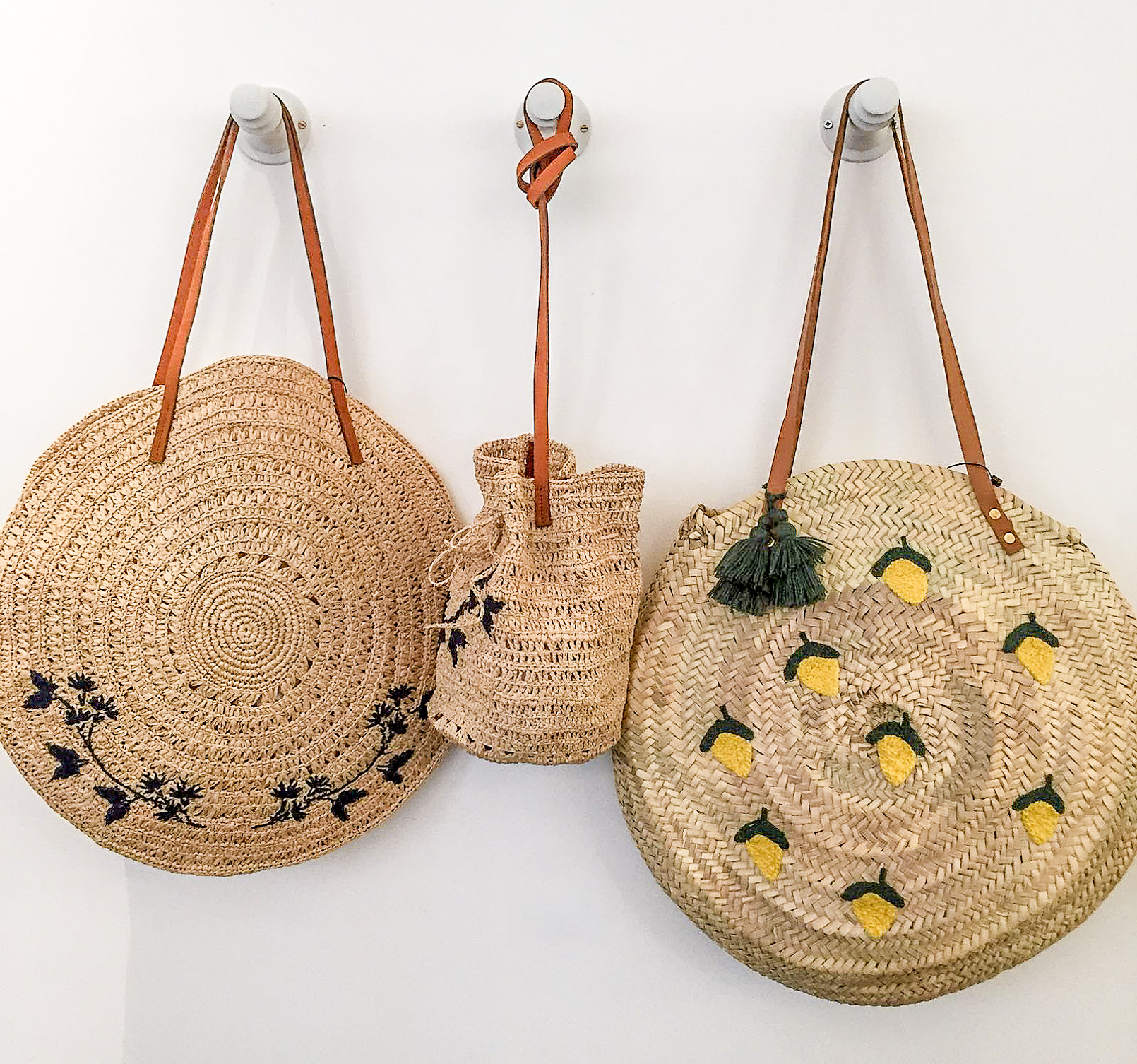 sezane-straw-baskets-lemons-embroidered-3333-en_1.jpg