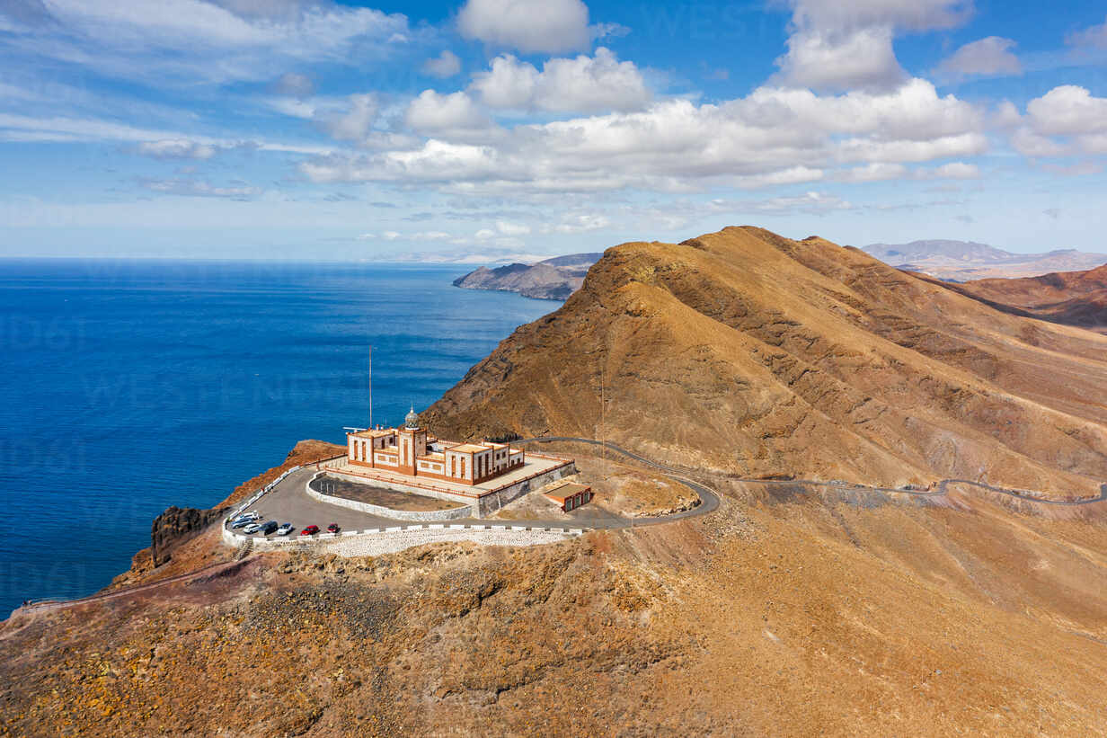 desert-mountain-landscape-surrounding-entallada-lighthouse-overlooking-the-ocean-fuerteventura-canary-islands-spain-atlantic-europe-rhplf20259.jpg