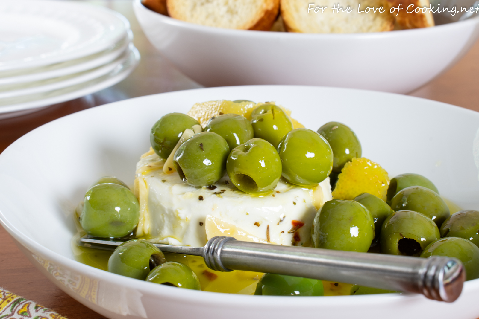 marinated-olives-goat-cheese-with-garlic-crostini-9018.jpg
