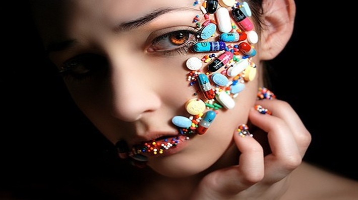 drugs-face-pills-sad-photography-art.jpg