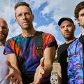 Azahriah után a Coldplay is triplázik a Puskásban