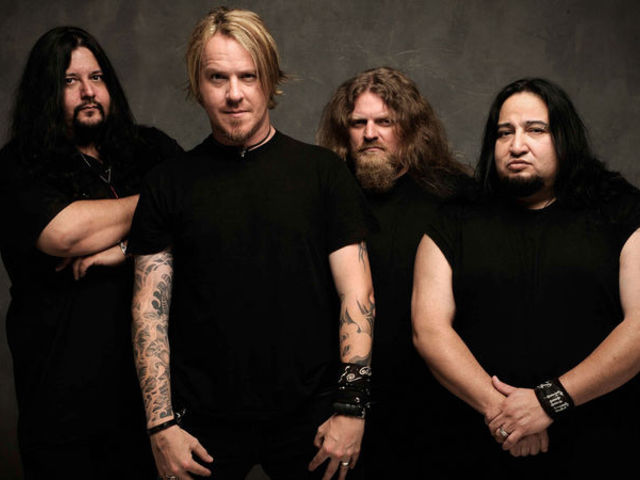 Több gépfegyver groove-val támad a Fear Factory