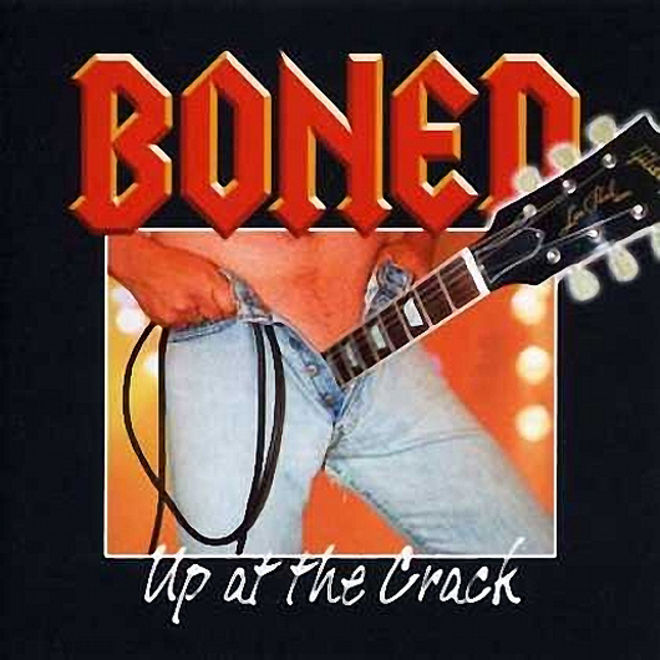 Boned - Up At The Crack (2004): A koptatott farmerből előtüremkedő gitárnyak egyértelműen fallikus szimbólum. De talán egyetértünk: látványától aligha indulnak be a csajok.