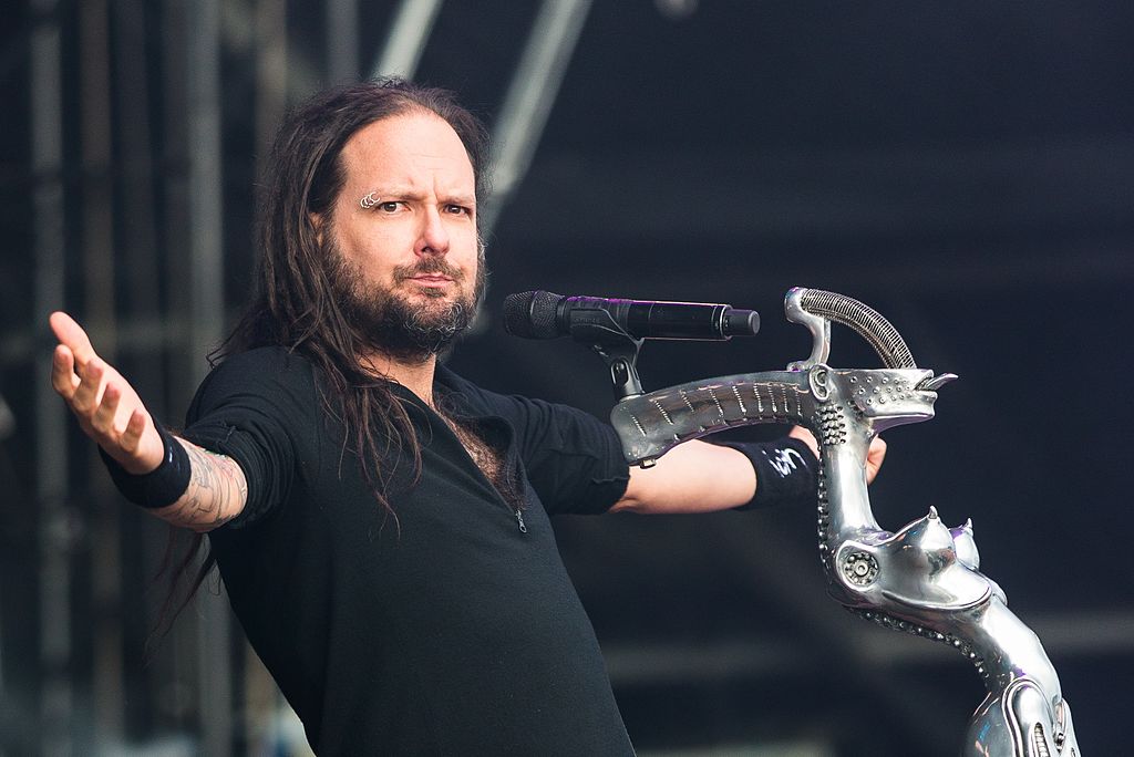 Jonathan Davis<br />A Korn énekese már vendégszerepelt a Linkin Parkban, a One Step Closer című dalt adta velük elő egy koncerten. 