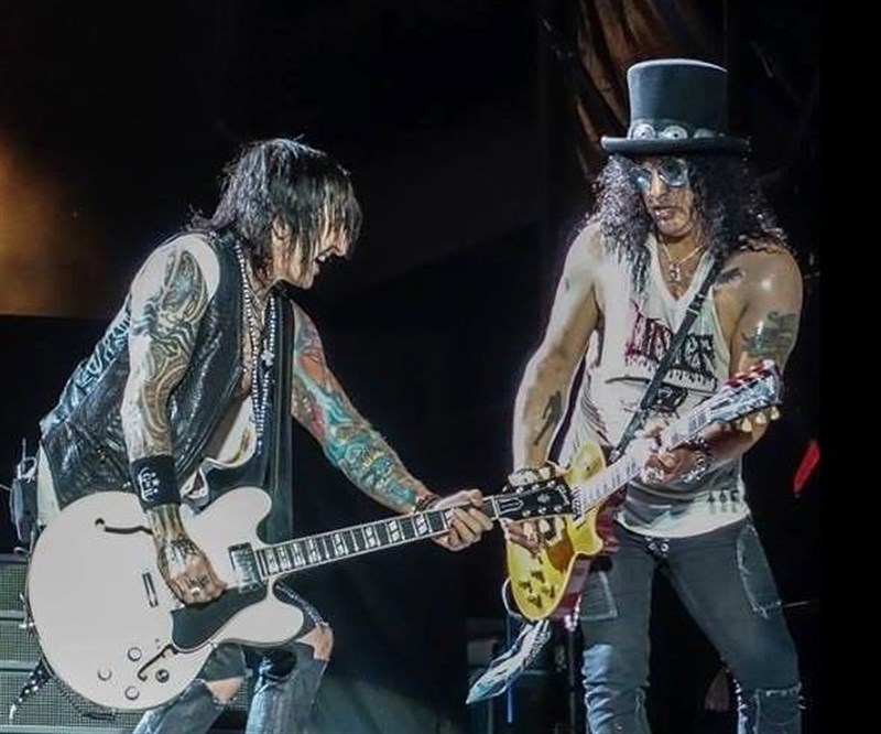 3. Slash, Richard Fortus (Guns N‘ Roses)