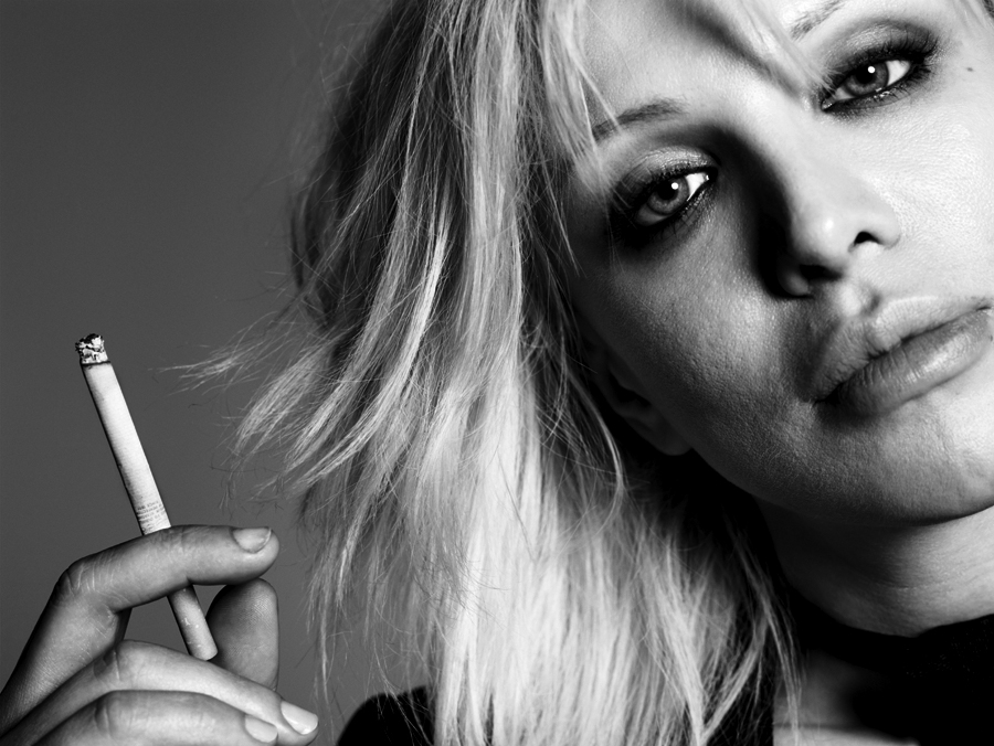 Courtney Love<br />A Hole énekesnője örökre Kurt Cobain özvegyeként marad meg leginkább, pedig saját jogán is helye van a rock történelemkönyvében. Sajátos, szomorú sors az övé, rengeteg rajongó a mai napig őt hibáztatja Cobain haláláért, sokan egyenesen Kurt gyilkosának tartják Love-ot.
